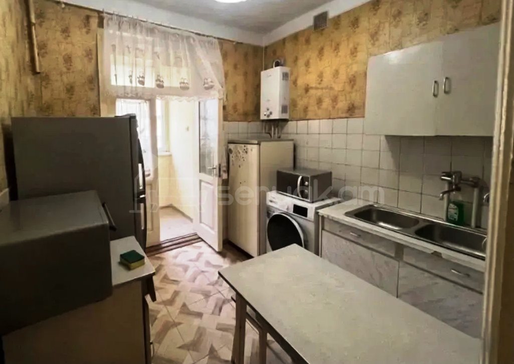 3 Սենյականոց Բնակարան Քարե Շենքում, 90քմ, 2/8 հարկ, Կոսմետիկ Վերանորոգված