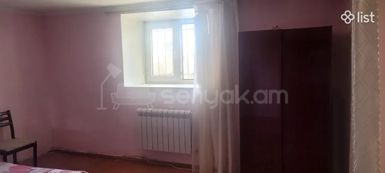 1 Սենյականոց Բնակարան Քարե Շենքում, 35քմ, 1/1 հարկ, Նորմալ Վիճակում, Կահավորված