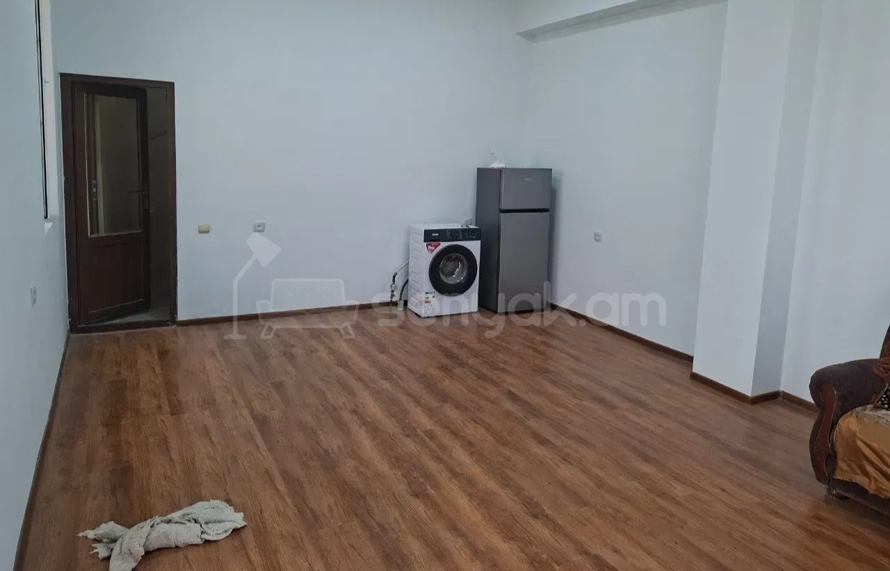 2 Սենյականոց Բնակարան Քարե Շենքում, 40քմ, 1/1 հարկ, Նորմալ Վիճակում, Կահավորված
