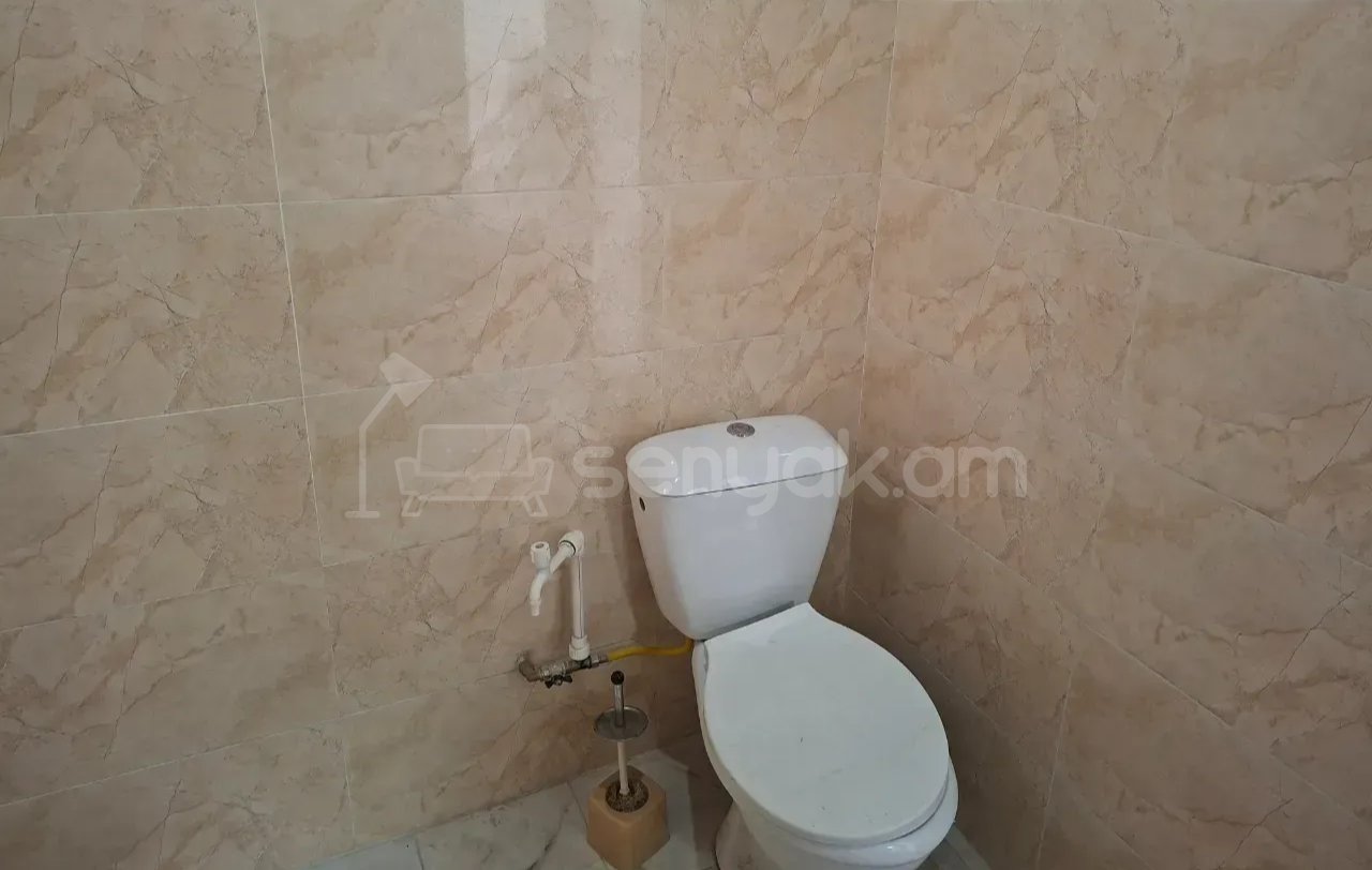 2 Սենյականոց Բնակարան Քարե Շենքում, 40քմ, 1/1 հարկ, Նորմալ Վիճակում, Կահավորված