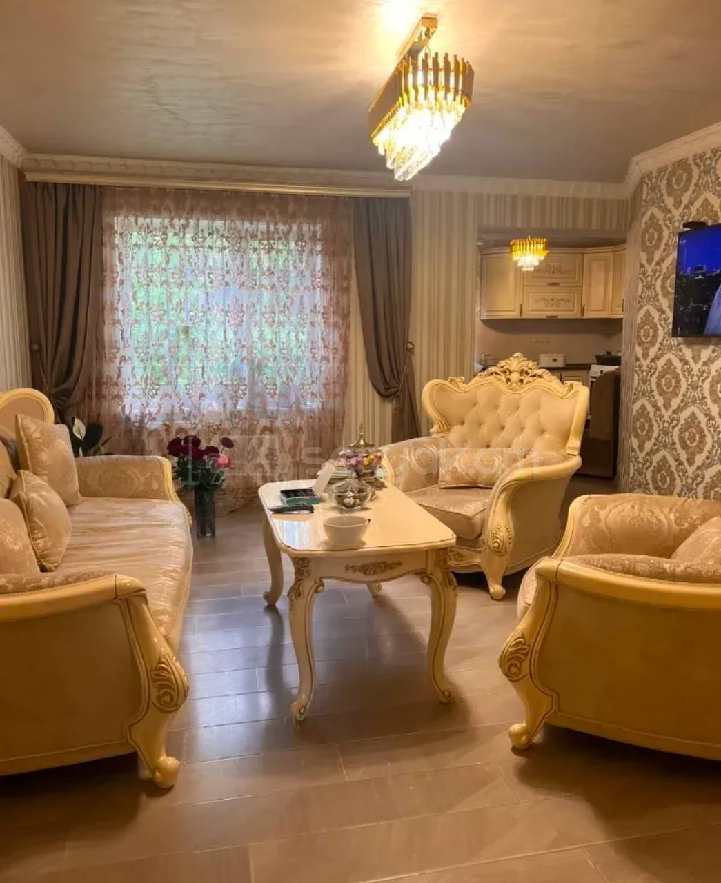 3 Սենյականոց Բնակարան Քարե Շենքում, 82քմ, 1/4 հարկ, Կապիտալ Վերանորոգված