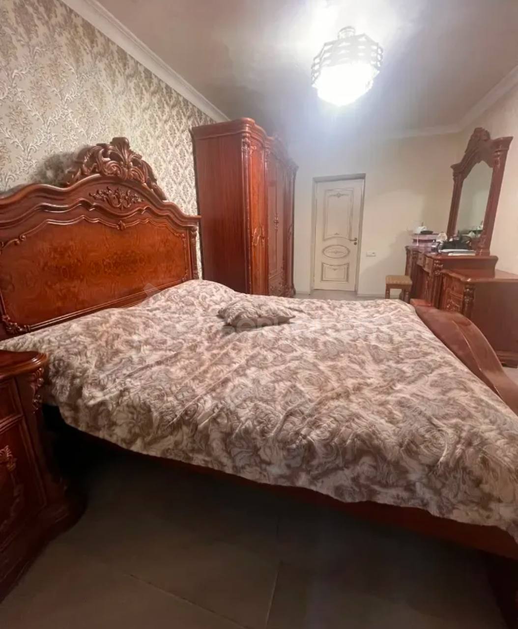 3 Սենյականոց Բնակարան Քարե Շենքում, 82քմ, 1/4 հարկ, Կապիտալ Վերանորոգված