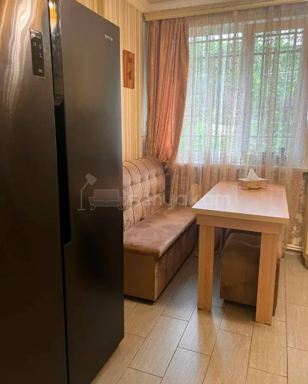 3 Սենյականոց Բնակարան Քարե Շենքում, 82քմ, 1/4 հարկ, Կապիտալ Վերանորոգված