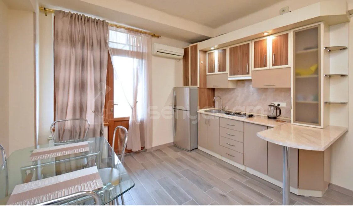 2 Սենյականոց Բնակարան, 42քմ, 5/10 հարկ, Կապիտալ Վերանորոգված, Կահավորված