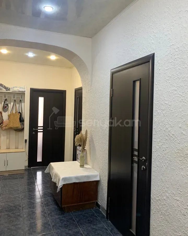 3 Սենյականոց Բնակարան Քարե Շենքում, 74քմ, 2/4 հարկ, Կապիտալ Վերանորոգված