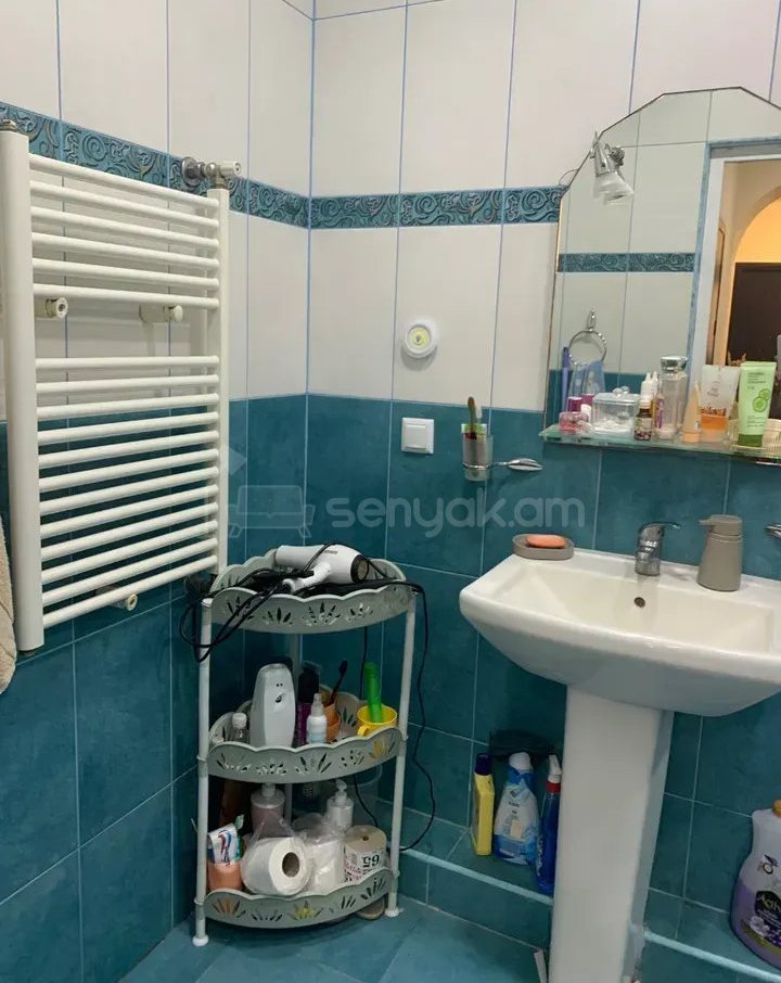 3 Սենյականոց Բնակարան Քարե Շենքում, 74քմ, 2/4 հարկ, Կապիտալ Վերանորոգված