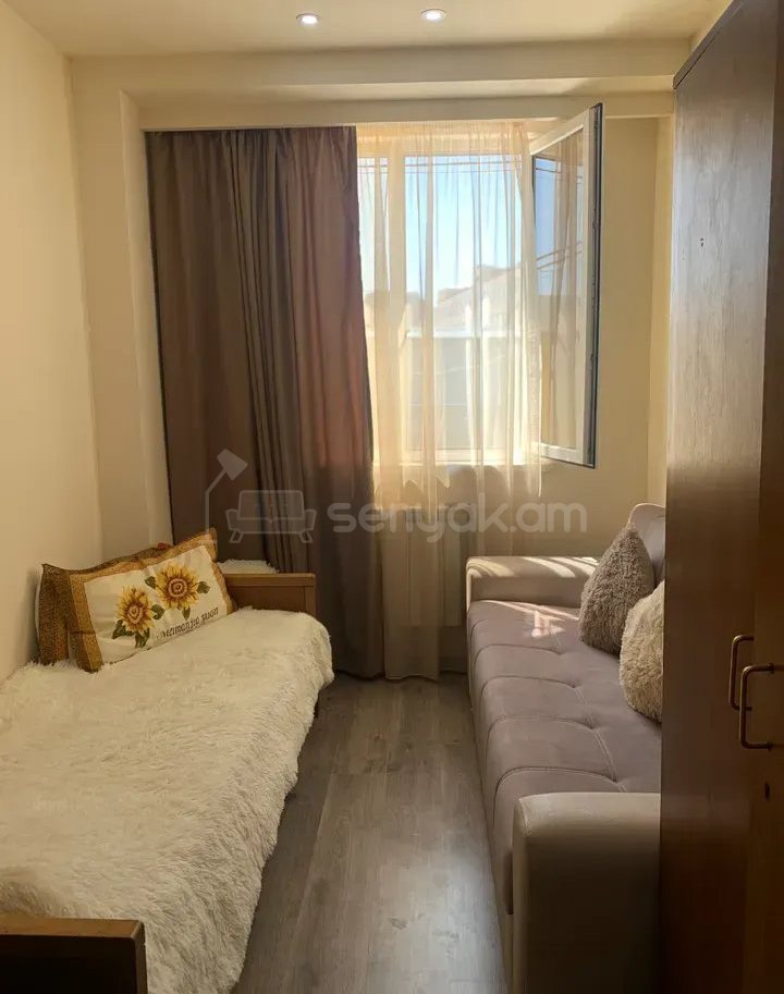 3 Սենյականոց Բնակարան Քարե Շենքում, 74քմ, 2/4 հարկ, Կապիտալ Վերանորոգված