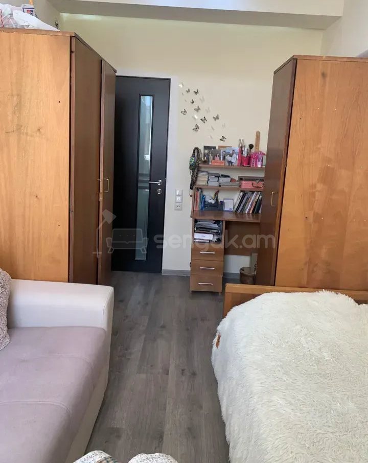 3 Սենյականոց Բնակարան Քարե Շենքում, 74քմ, 2/4 հարկ, Կապիտալ Վերանորոգված