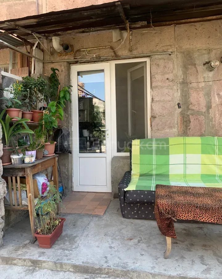 3 Սենյականոց Բնակարան Քարե Շենքում, 74քմ, 2/4 հարկ, Կապիտալ Վերանորոգված