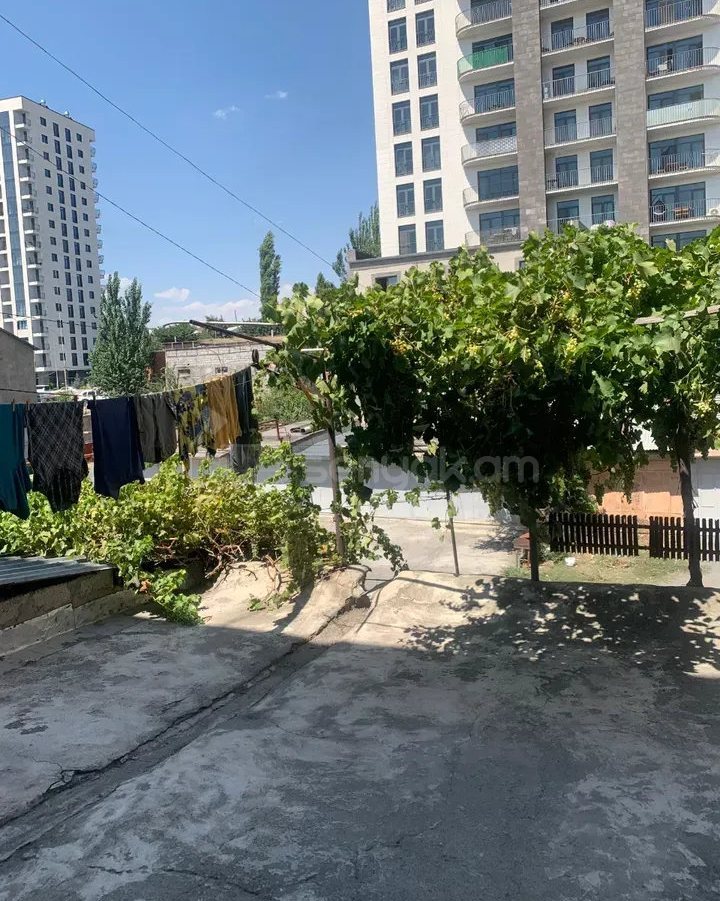 3 Սենյականոց Բնակարան Քարե Շենքում, 74քմ, 2/4 հարկ, Կապիտալ Վերանորոգված