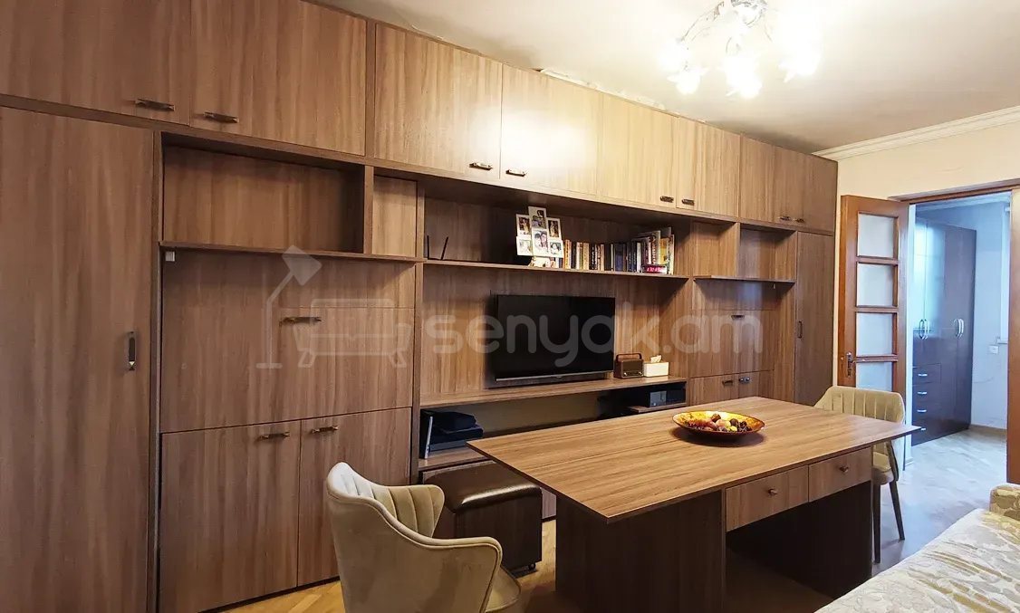 2 Սենյականոց Բնակարան Քարե Շենքում, 45քմ, 5/5 հարկ, Կապիտալ Վերանորոգված