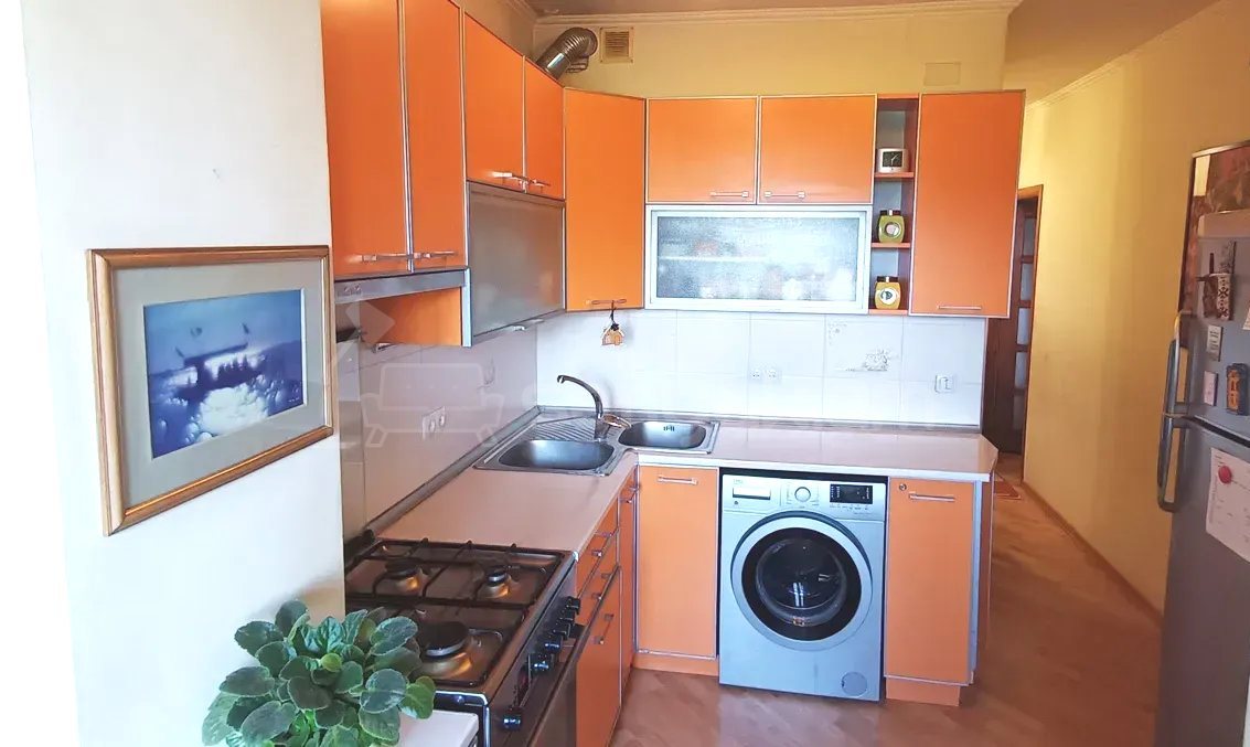 2 Սենյականոց Բնակարան Քարե Շենքում, 45քմ, 5/5 հարկ, Կապիտալ Վերանորոգված