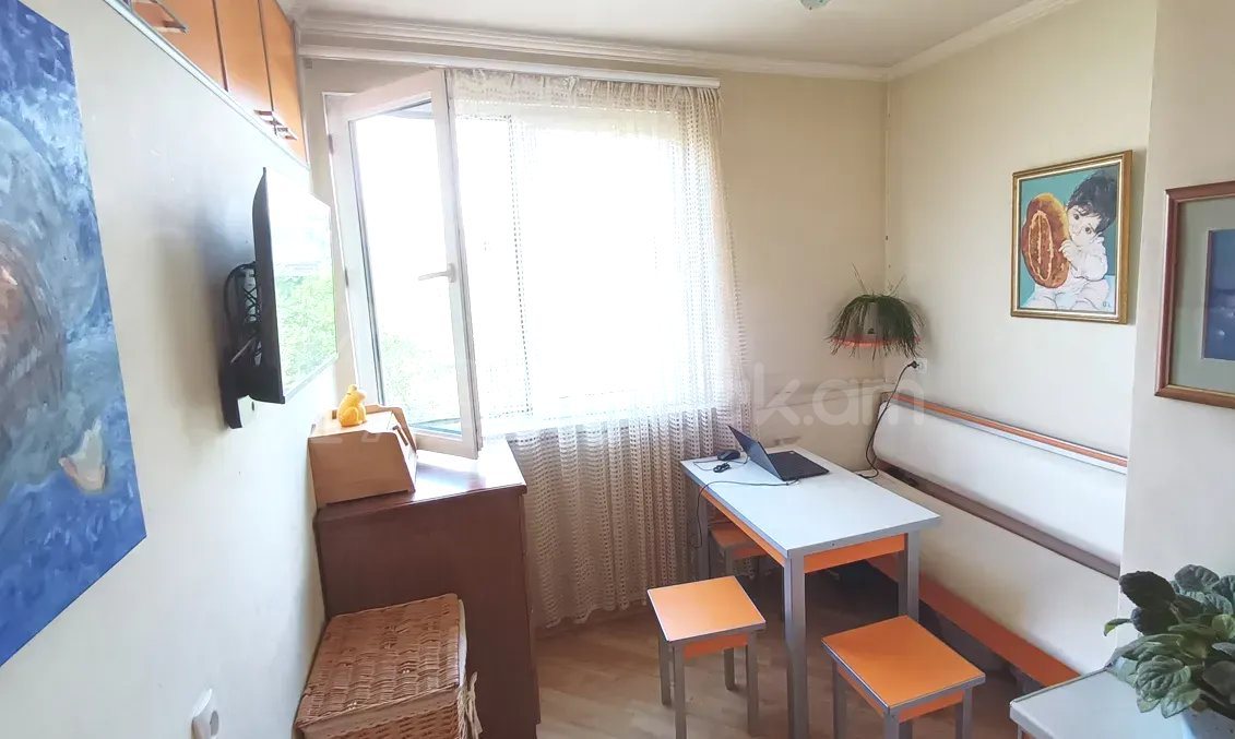 2 Սենյականոց Բնակարան Քարե Շենքում, 45քմ, 5/5 հարկ, Կապիտալ Վերանորոգված