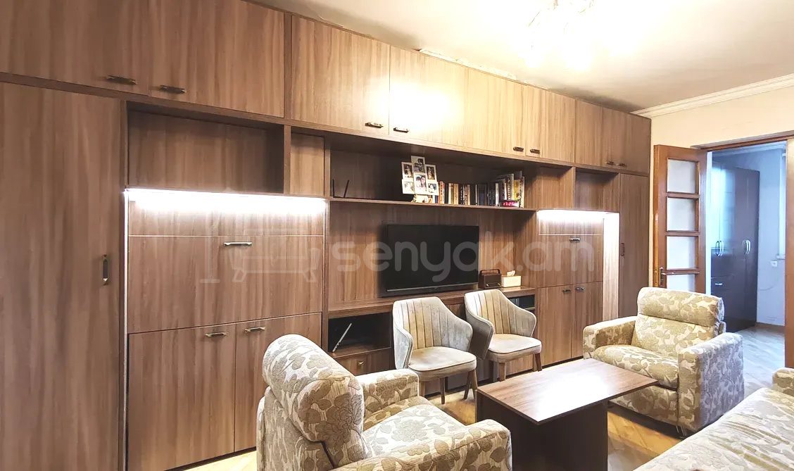 2 Սենյականոց Բնակարան Քարե Շենքում, 45քմ, 5/5 հարկ, Կապիտալ Վերանորոգված