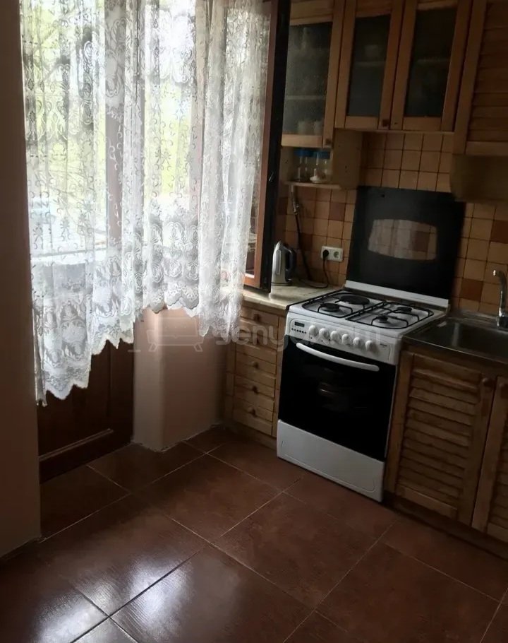 1 Սենյականոց Բնակարան Քարե Շենքում, 30քմ, 2/5 հարկ, Կապիտալ Վերանորոգված, Կահավորված