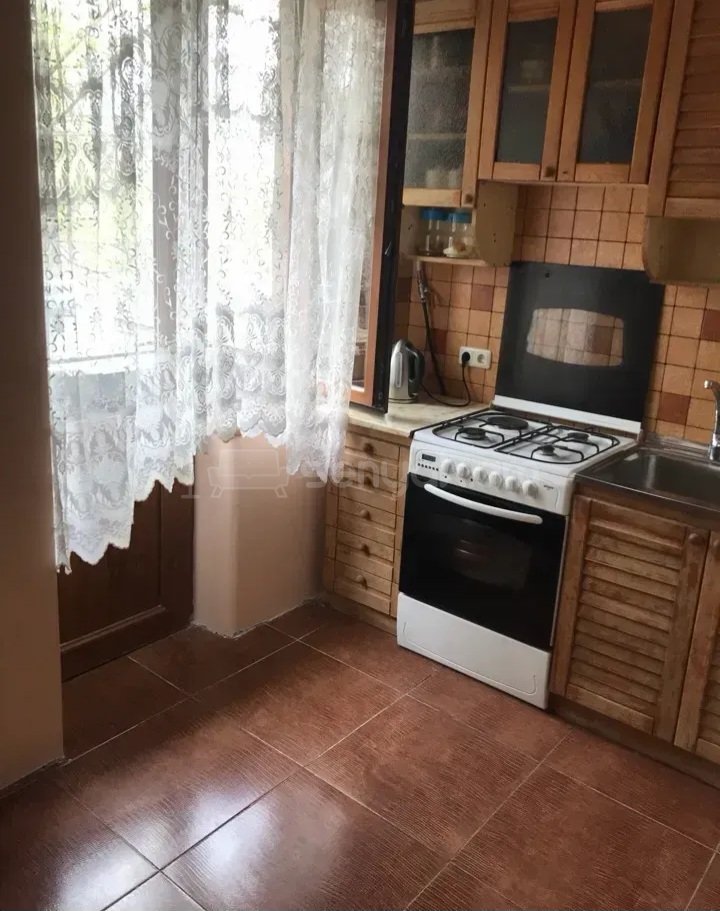 1 Սենյականոց Բնակարան Քարե Շենքում, 30քմ, 2/5 հարկ, Կապիտալ Վերանորոգված, Կահավորված