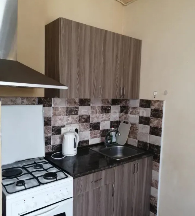 1 Սենյականոց Բնակարան Քարե Շենքում, 38քմ, 2/5 հարկ, Կոսմետիկ Վերանորոգված