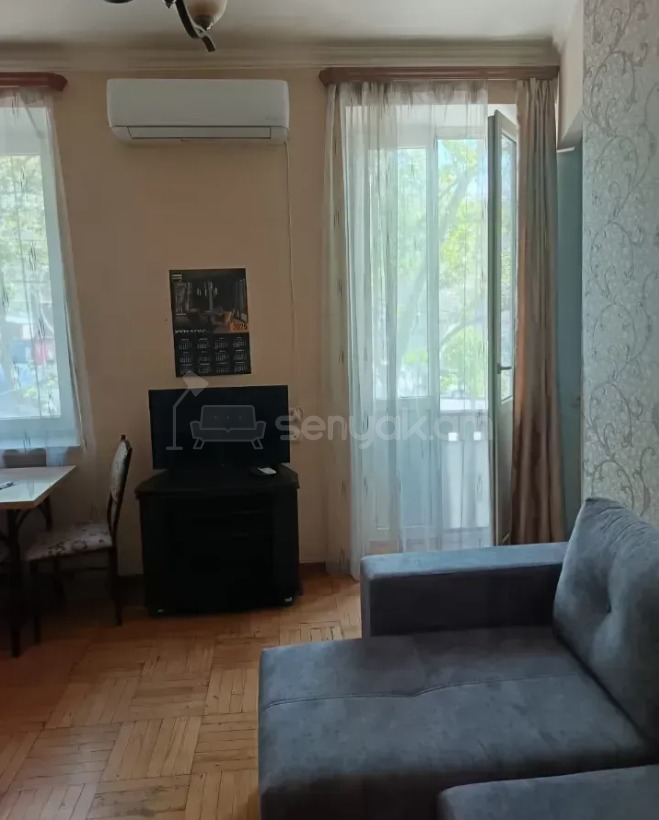 1 Սենյականոց Բնակարան Քարե Շենքում, 38քմ, 2/5 հարկ, Կոսմետիկ Վերանորոգված
