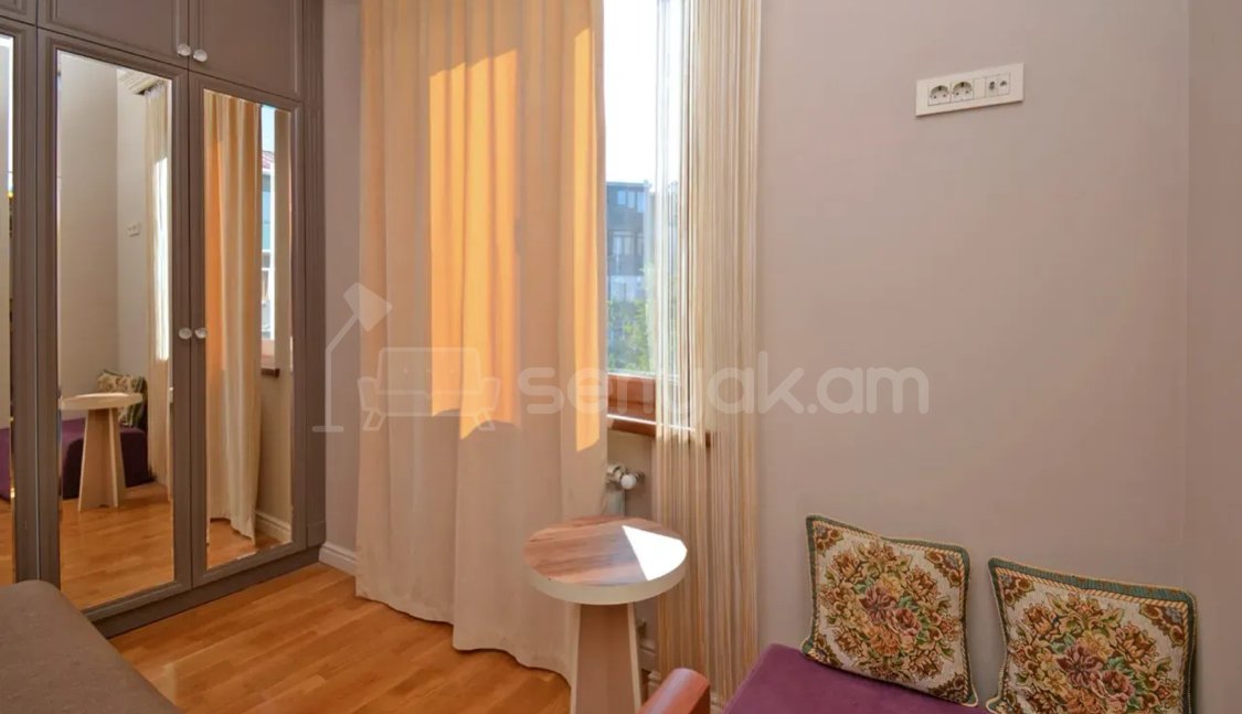 3 Սենյականոց Բնակարան Քարե Շենքում, 75քմ, 4/5 հարկ, Կապիտալ Վերանորոգված, Կահավորված, Արևկող