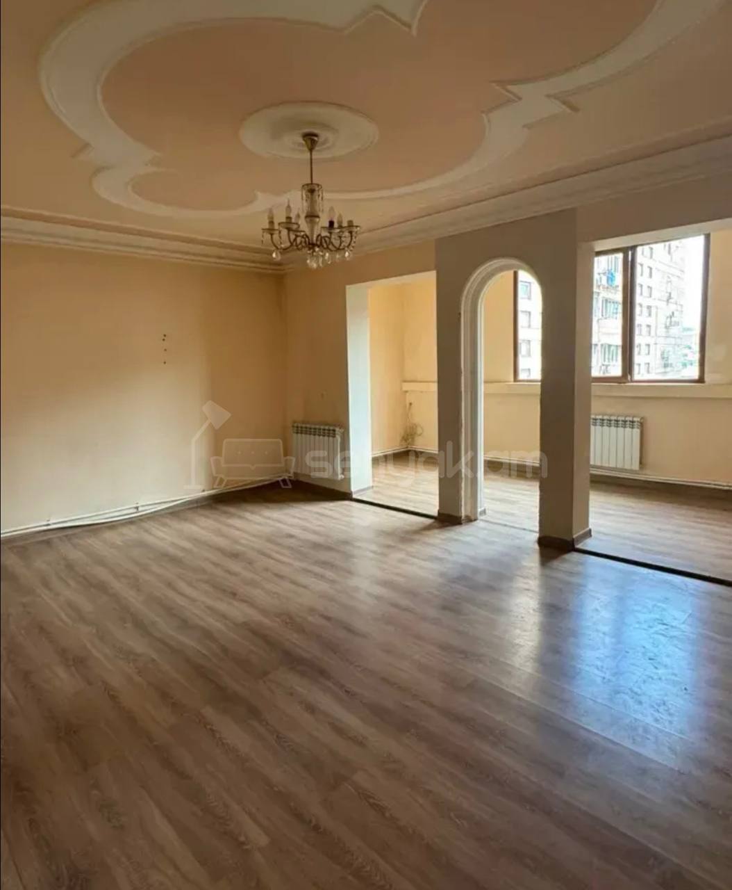 3 Սենյականոց Բնակարան, 100քմ, 5/9 հարկ, Նորմալ Վիճակում, Կահավորված, Արևկող