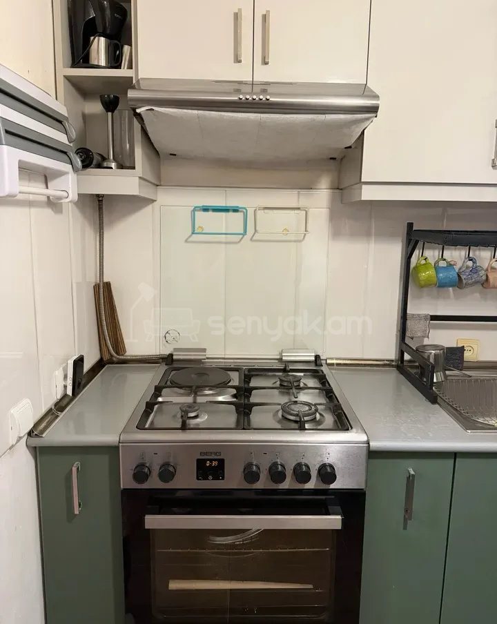 4 Սենյականոց Բնակարան Քարե Շենքում, 90քմ, 4/4 հարկ, Կոսմետիկ Վերանորոգված