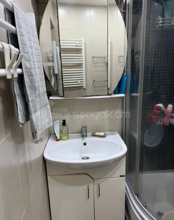 4 Սենյականոց Բնակարան Քարե Շենքում, 90քմ, 4/4 հարկ, Կոսմետիկ Վերանորոգված