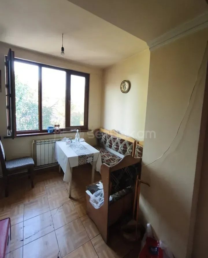 3 Սենյականոց Բնակարան Քարե Շենքում, 74քմ, 4/4 հարկ, Կոսմետիկ Վերանորոգված