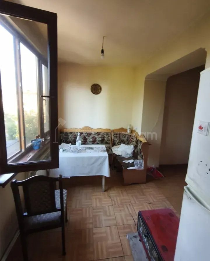 3 Սենյականոց Բնակարան Քարե Շենքում, 74քմ, 4/4 հարկ, Կոսմետիկ Վերանորոգված