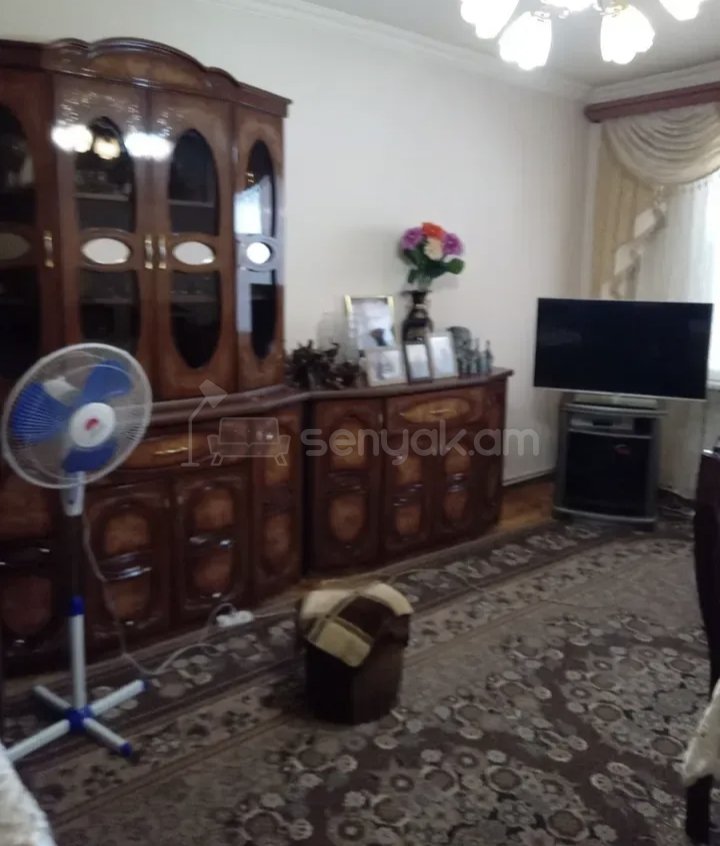 2 Սենյականոց Բնակարան Քարե Շենքում, 46քմ, 3/5 հարկ, Նորմալ Վիճակում, Կահավորված, Արևկող