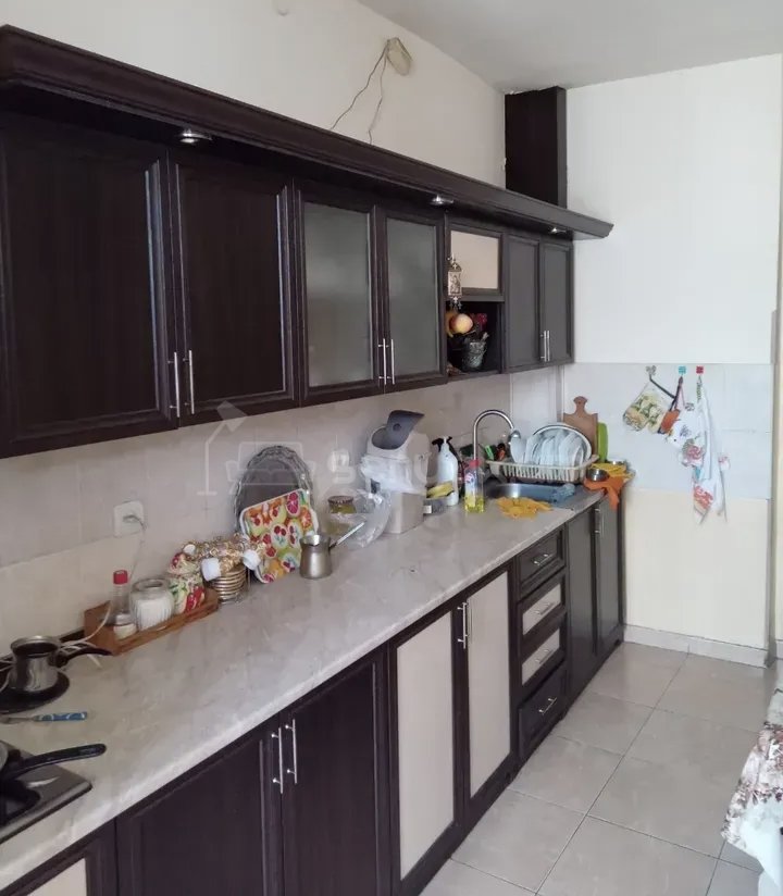 2 Սենյականոց Բնակարան Քարե Շենքում, 46քմ, 3/5 հարկ, Նորմալ Վիճակում, Կահավորված, Արևկող