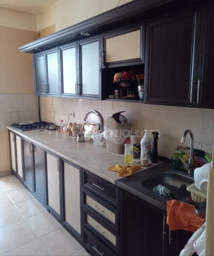 2 Սենյականոց Բնակարան Քարե Շենքում, 46քմ, 3/5 հարկ, Նորմալ Վիճակում, Կահավորված, Արևկող