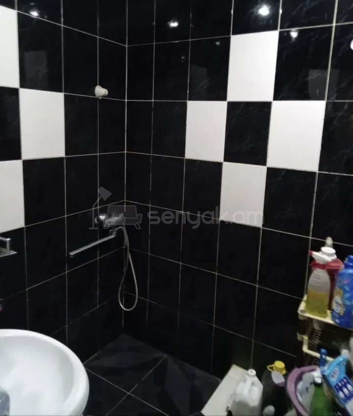 2 Սենյականոց Բնակարան Քարե Շենքում, 46քմ, 3/5 հարկ, Նորմալ Վիճակում, Կահավորված, Արևկող