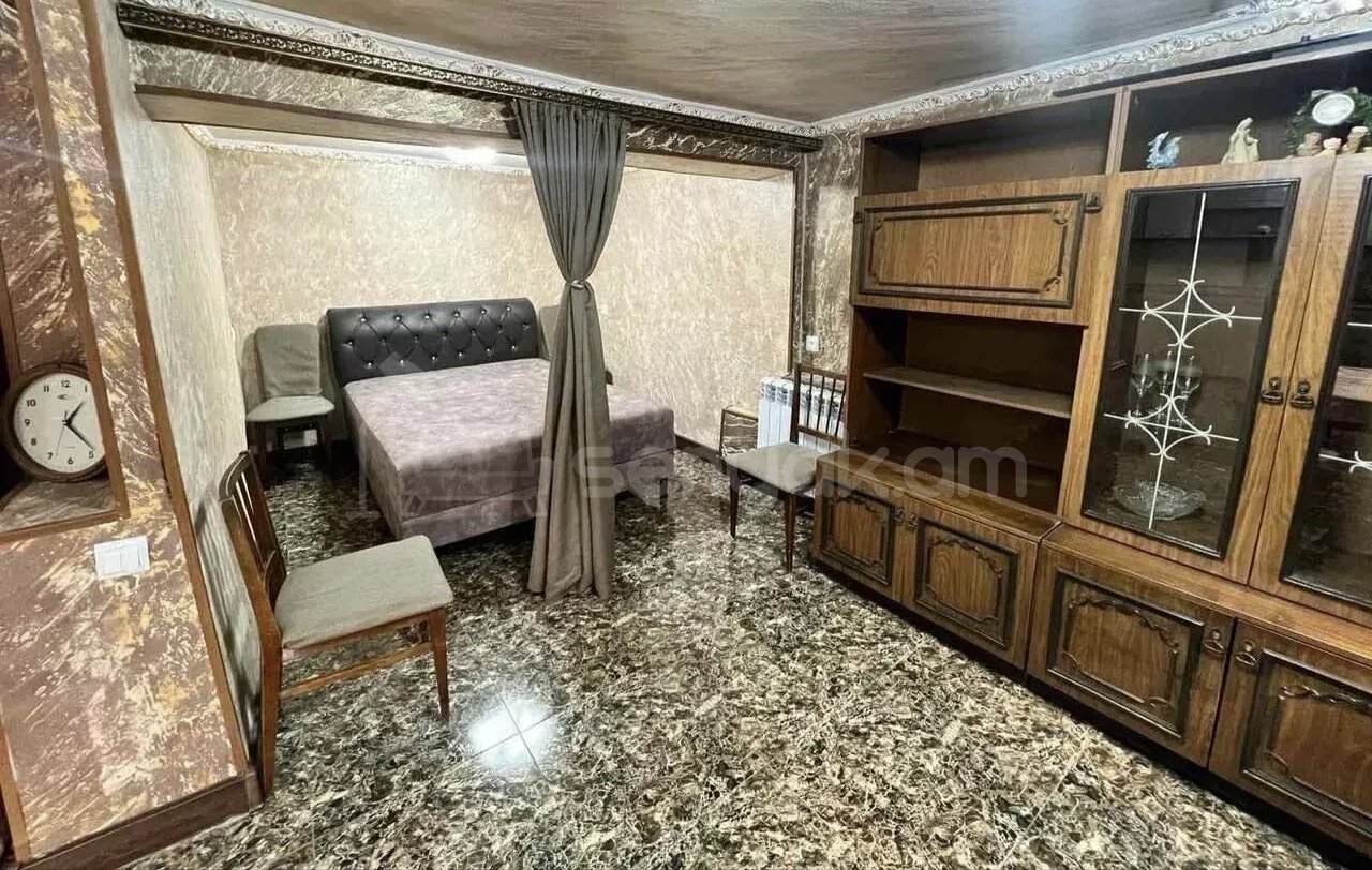 1 Սենյականոց Բնակարան Քարե Շենքում, 40քմ, 1/1 հարկ, Նորմալ Վիճակում, Կահավորված