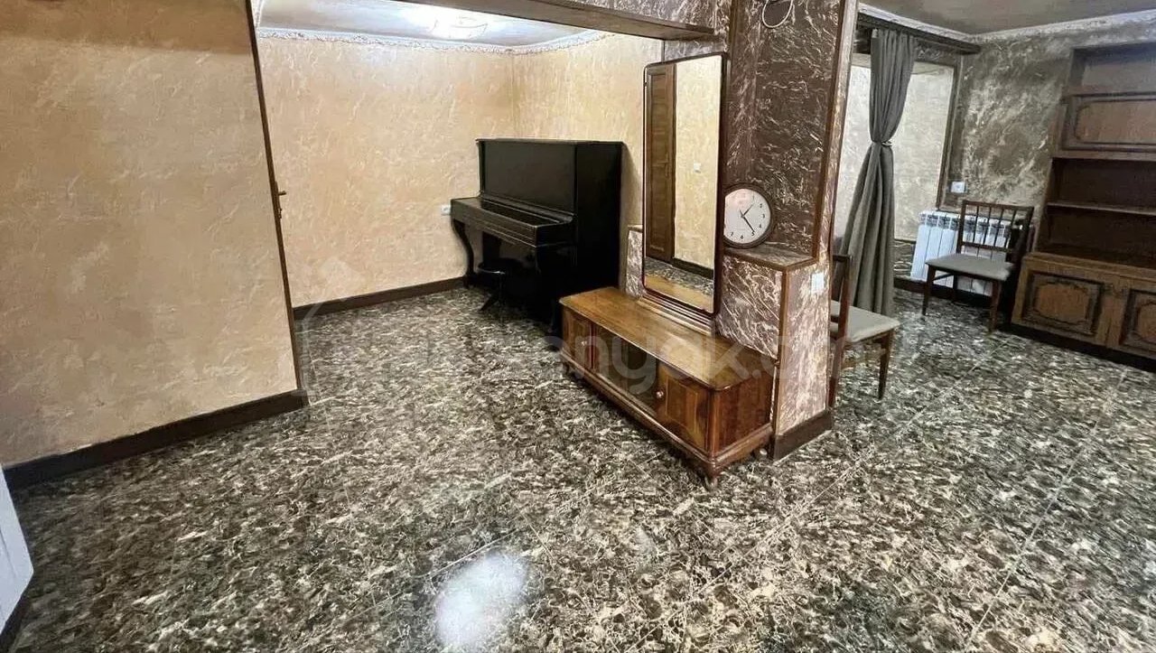 1 Սենյականոց Բնակարան Քարե Շենքում, 40քմ, 1/1 հարկ, Նորմալ Վիճակում, Կահավորված