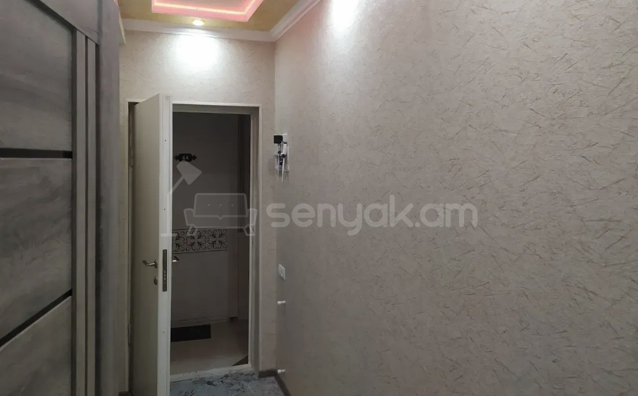 2 Սենյականոց Բնակարան Քարե Շենքում, 68քմ, 3/9 հարկ, Կապիտալ Վերանորոգված, Կահավորված, Արևկող