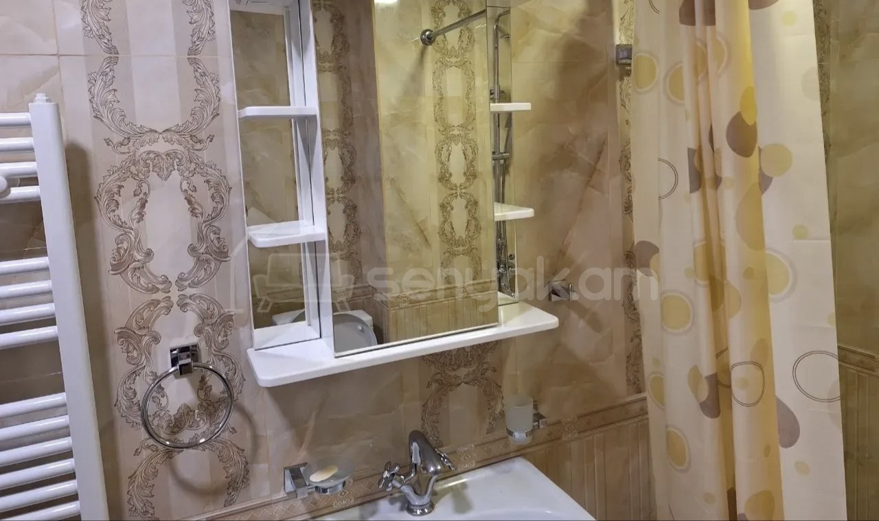 2 Սենյականոց Բնակարան Քարե Շենքում, 68քմ, 3/9 հարկ, Կապիտալ Վերանորոգված, Կահավորված, Արևկող