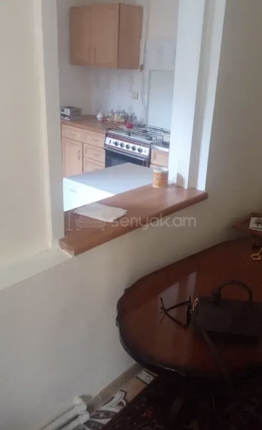 2 Սենյականոց Բնակարան Քարե Շենքում, 45քմ, 1/1 հարկ, Նորմալ Վիճակում, Կահավորված