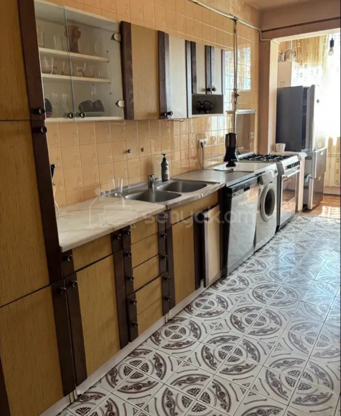 4 Սենյականոց Բնակարան, 96քմ, 6/9 հարկ, Կոսմետիկ Վերանորոգված, Կահավորված