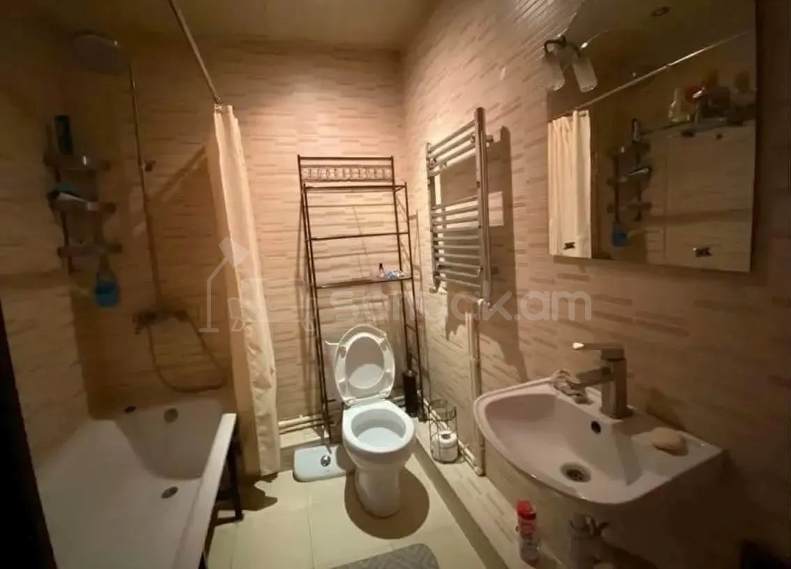 3 Սենյականոց Բնակարան, 73քմ, 3/9 հարկ, Նորմալ Վիճակում