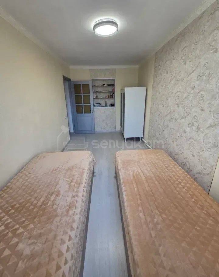 3 Սենյականոց Բնակարան Քարե Շենքում, 74քմ, 2/4 հարկ, Կապիտալ Վերանորոգված