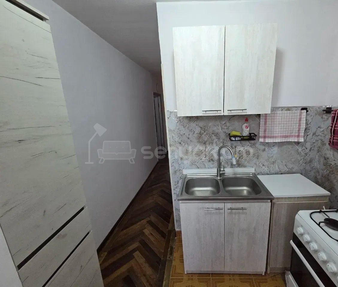 3 Սենյականոց Բնակարան Քարե Շենքում, 74քմ, 2/4 հարկ, Կապիտալ Վերանորոգված
