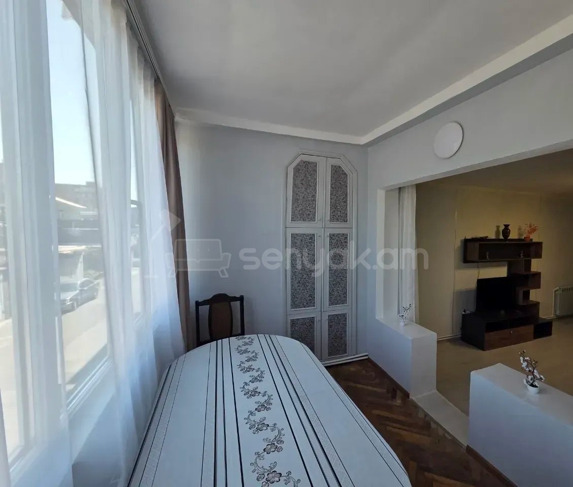 3 Սենյականոց Բնակարան Քարե Շենքում, 74քմ, 2/4 հարկ, Կապիտալ Վերանորոգված