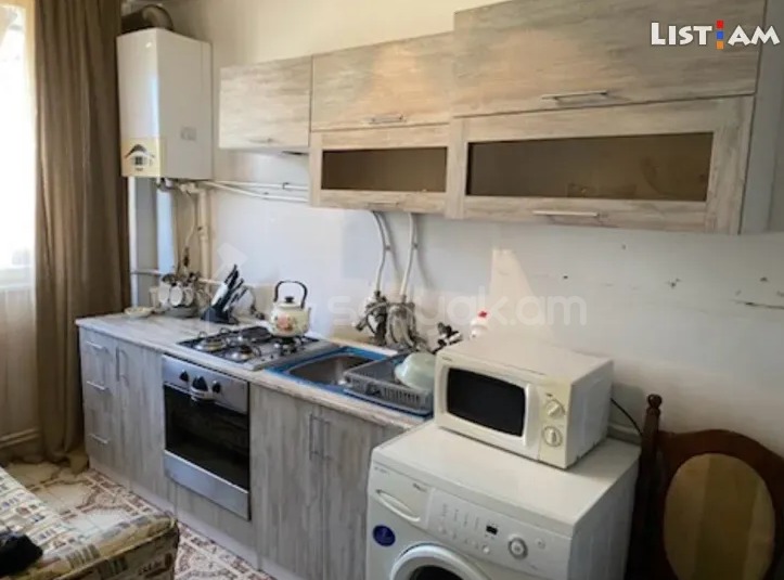 2 Սենյականոց Բնակարան Քարե Շենքում, 63քմ, 1/5 հարկ, Նորմալ Վիճակում