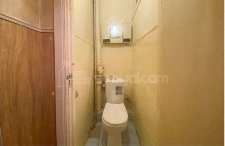 3 Սենյականոց Բնակարան Քարե Շենքում, 65քմ, 1/5 հարկ, Նորմալ Վիճակում
