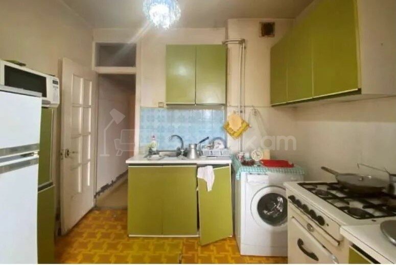 3 Սենյականոց Բնակարան Քարե Շենքում, 65քմ, 1/5 հարկ, Նորմալ Վիճակում