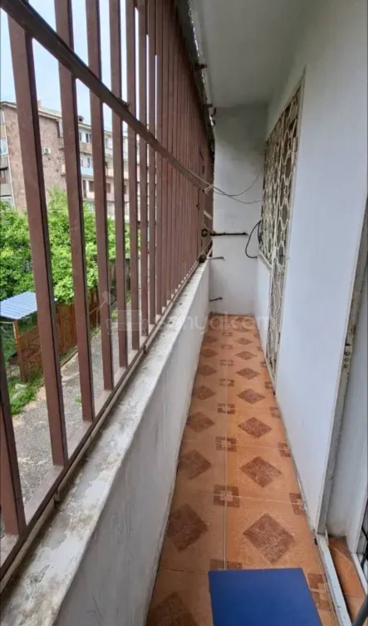 3 Սենյականոց Բնակարան Քարե Շենքում, 80քմ, 2/5 հարկ, Կոսմետիկ Վերանորոգված, Կահավորված