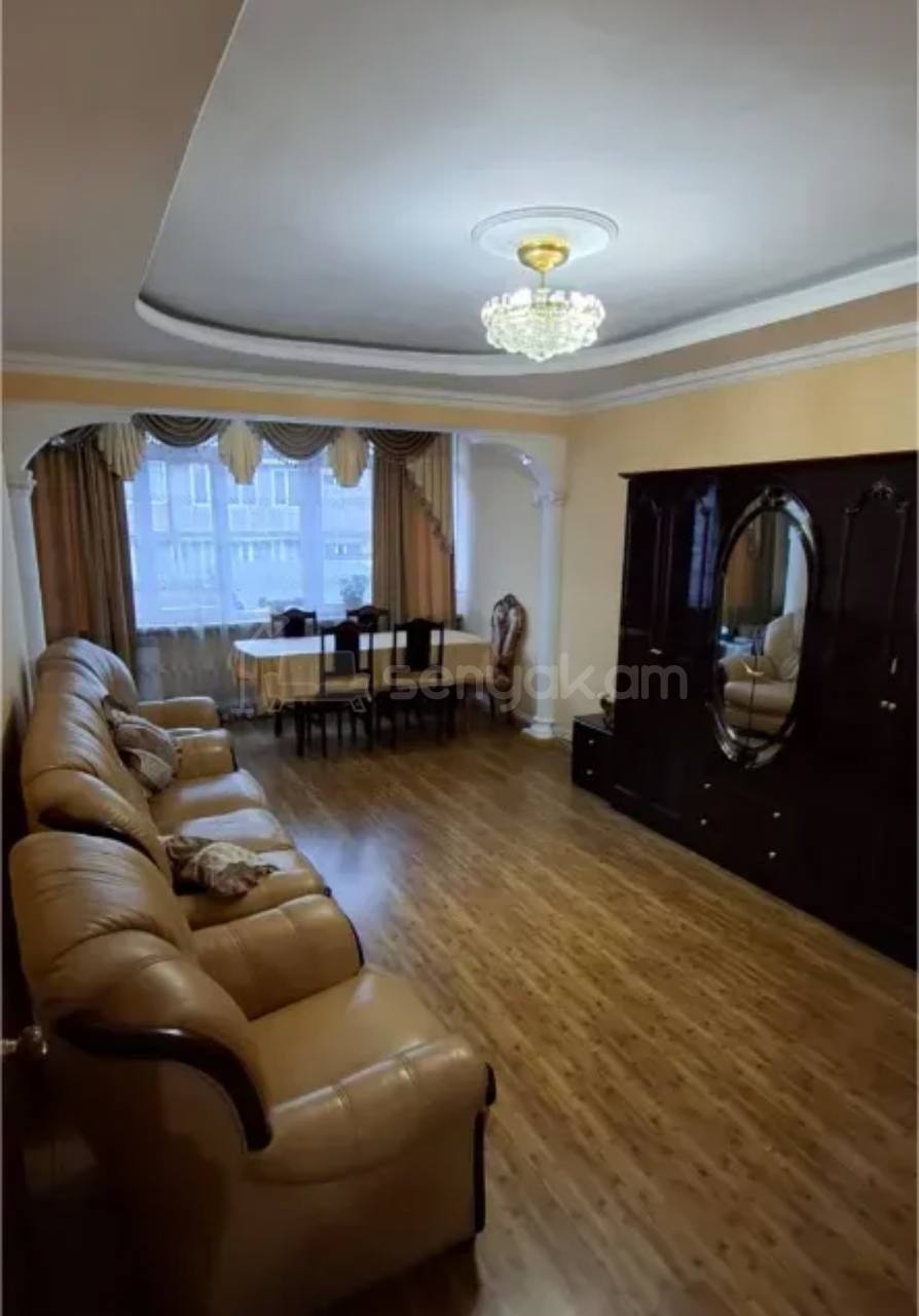 3 Սենյականոց Բնակարան Քարե Շենքում, 80քմ, 2/5 հարկ, Կոսմետիկ Վերանորոգված, Կահավորված
