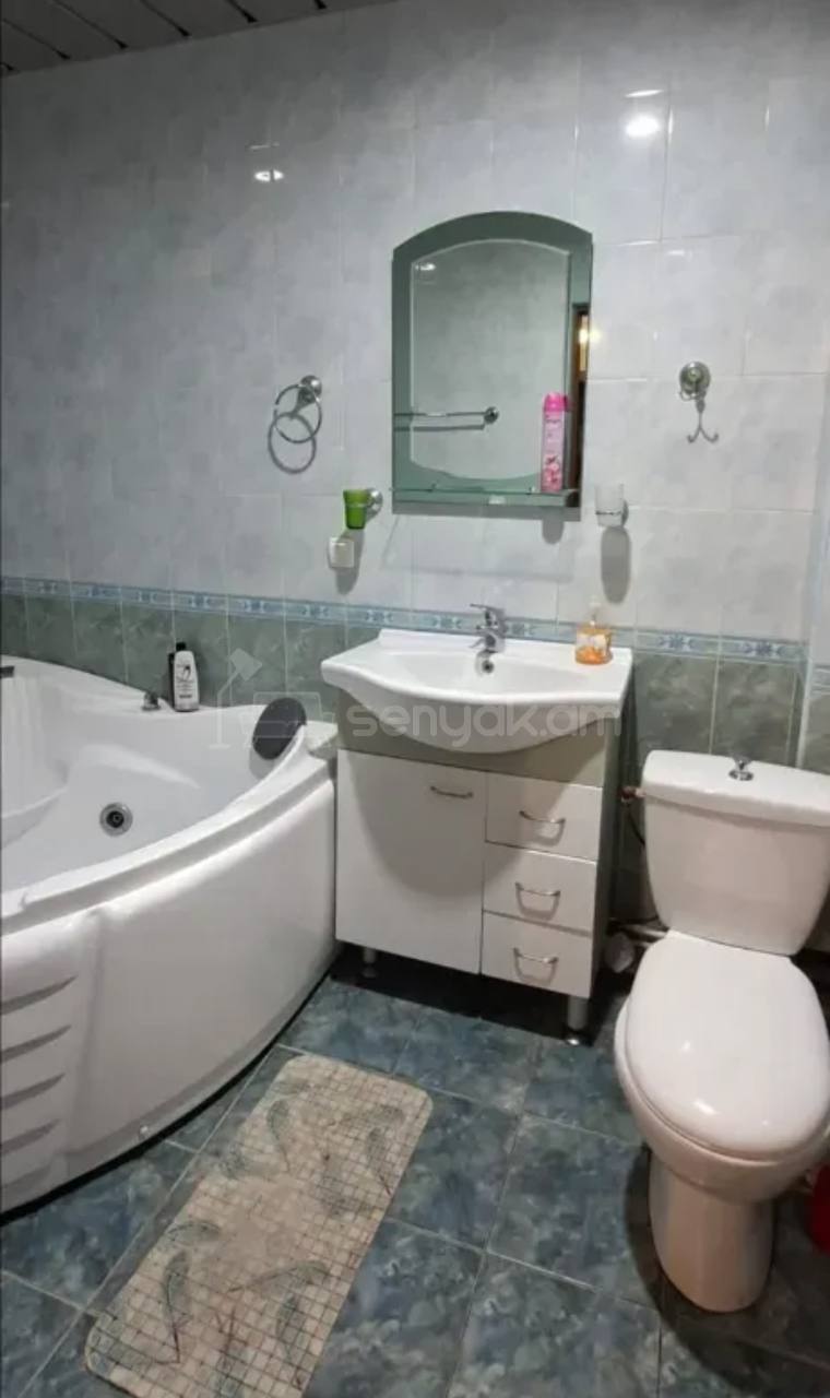 3 Սենյականոց Բնակարան Քարե Շենքում, 80քմ, 2/5 հարկ, Կոսմետիկ Վերանորոգված, Կահավորված