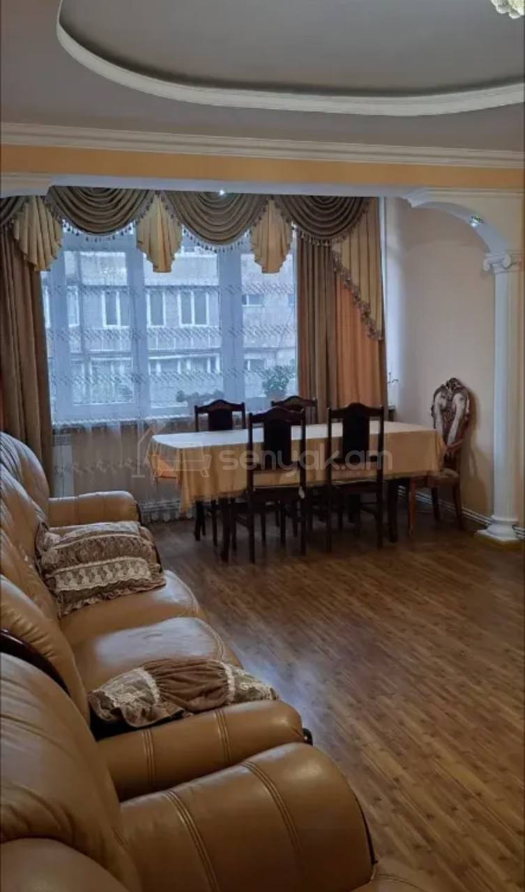 3 Սենյականոց Բնակարան Քարե Շենքում, 80քմ, 2/5 հարկ, Կոսմետիկ Վերանորոգված, Կահավորված