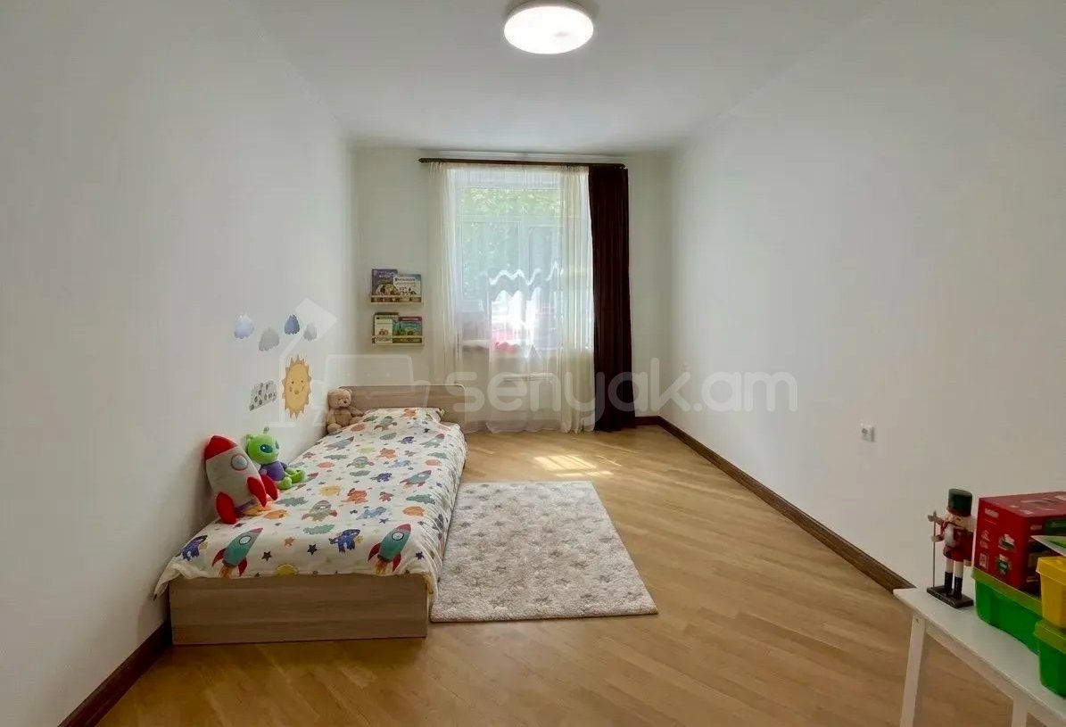 3 Սենյականոց Բնակարան Քարե Շենքում, 83քմ, 2/5 հարկ, Կապիտալ Վերանորոգված